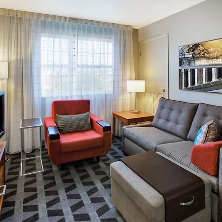 Towneplace Suites By Marriott Detroit Ливония Екстериор снимка