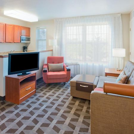 Towneplace Suites By Marriott Detroit Ливония Екстериор снимка