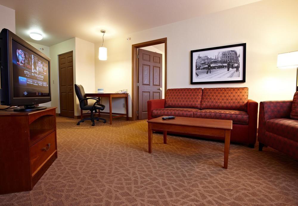 Towneplace Suites By Marriott Detroit Ливония Екстериор снимка