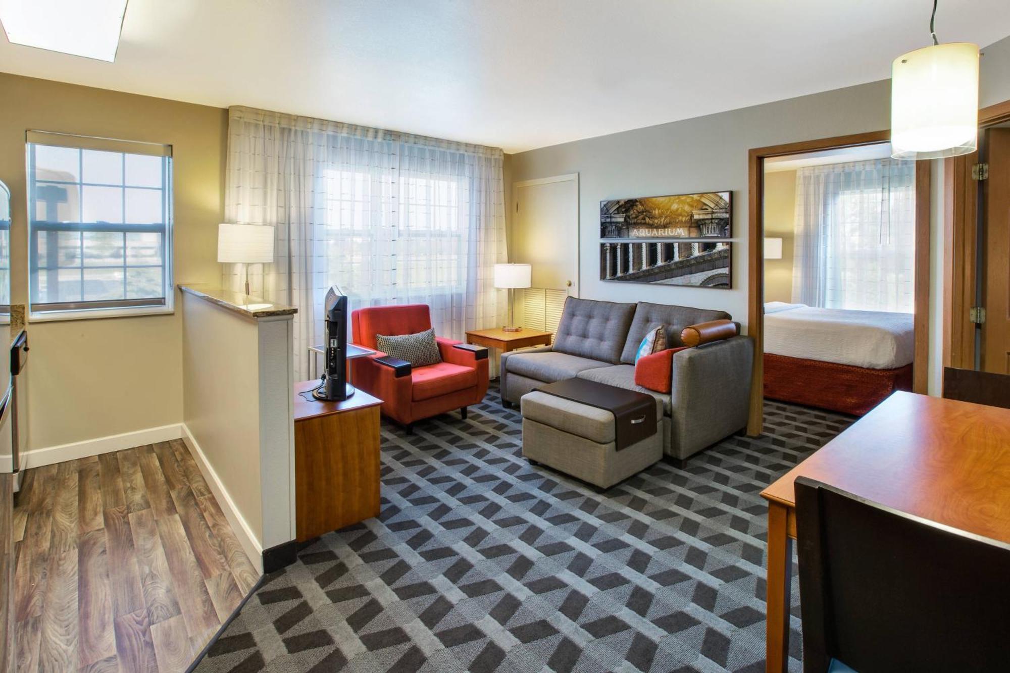 Towneplace Suites By Marriott Detroit Ливония Екстериор снимка