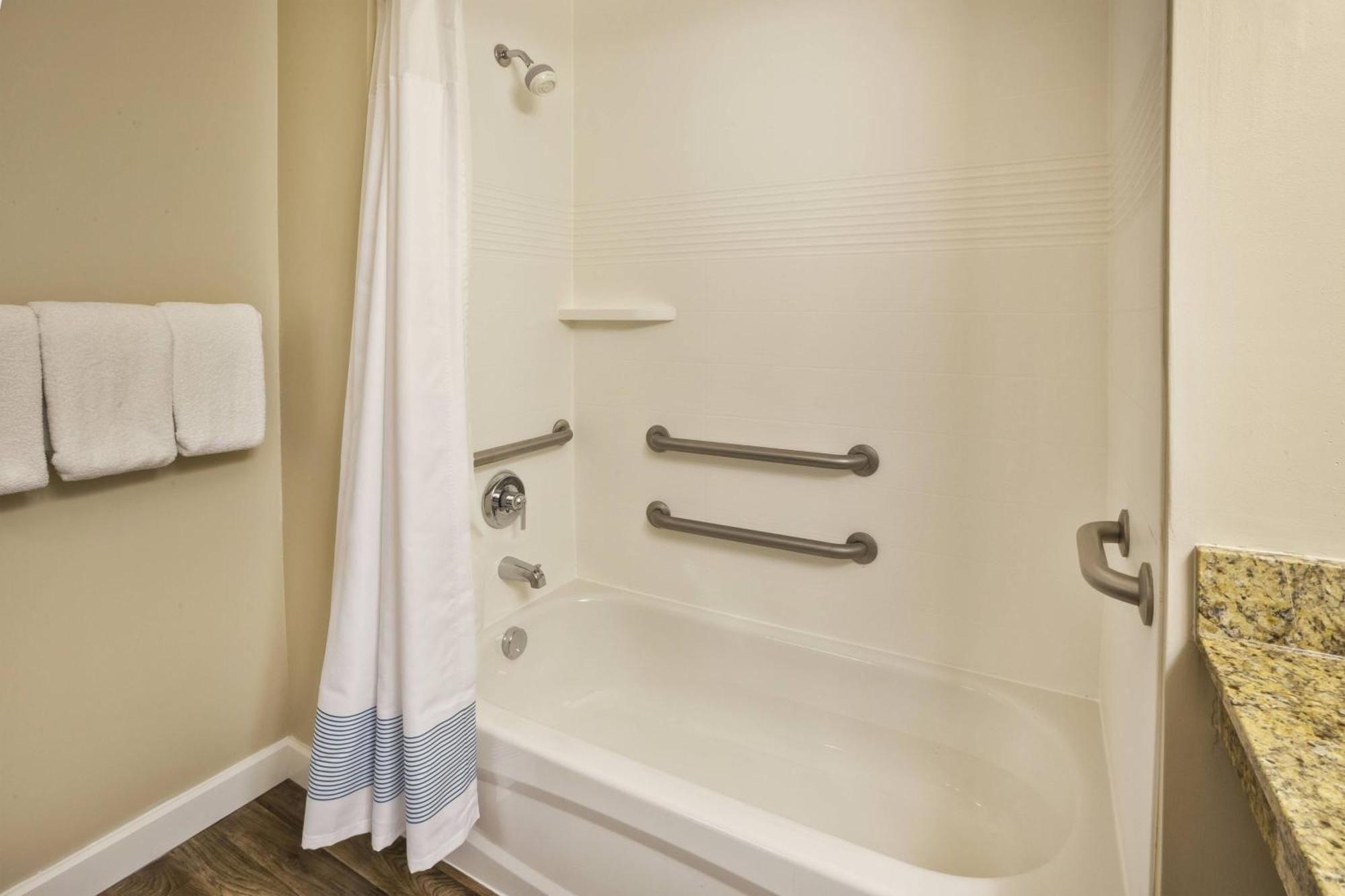 Towneplace Suites By Marriott Detroit Ливония Екстериор снимка