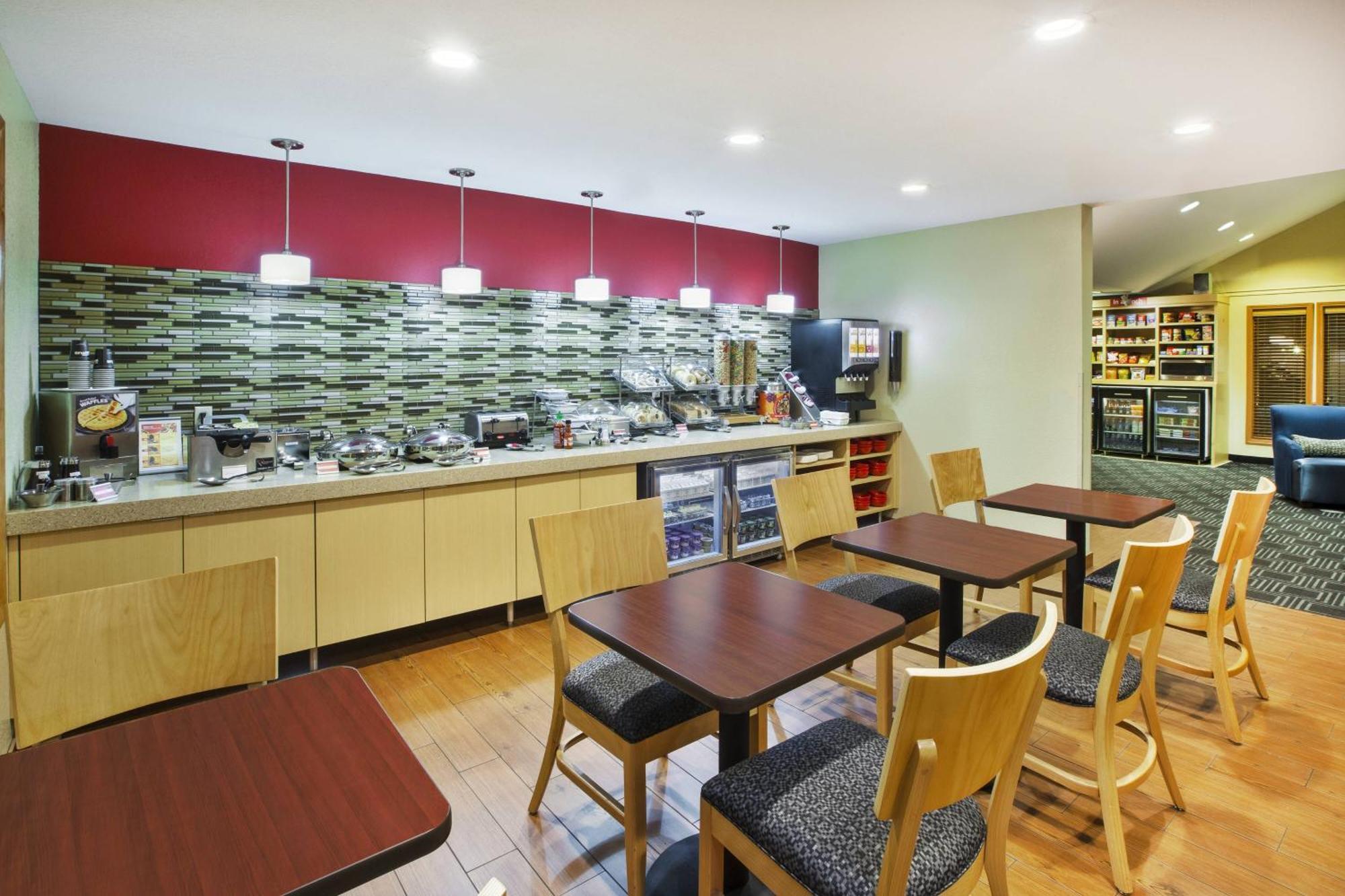 Towneplace Suites By Marriott Detroit Ливония Екстериор снимка