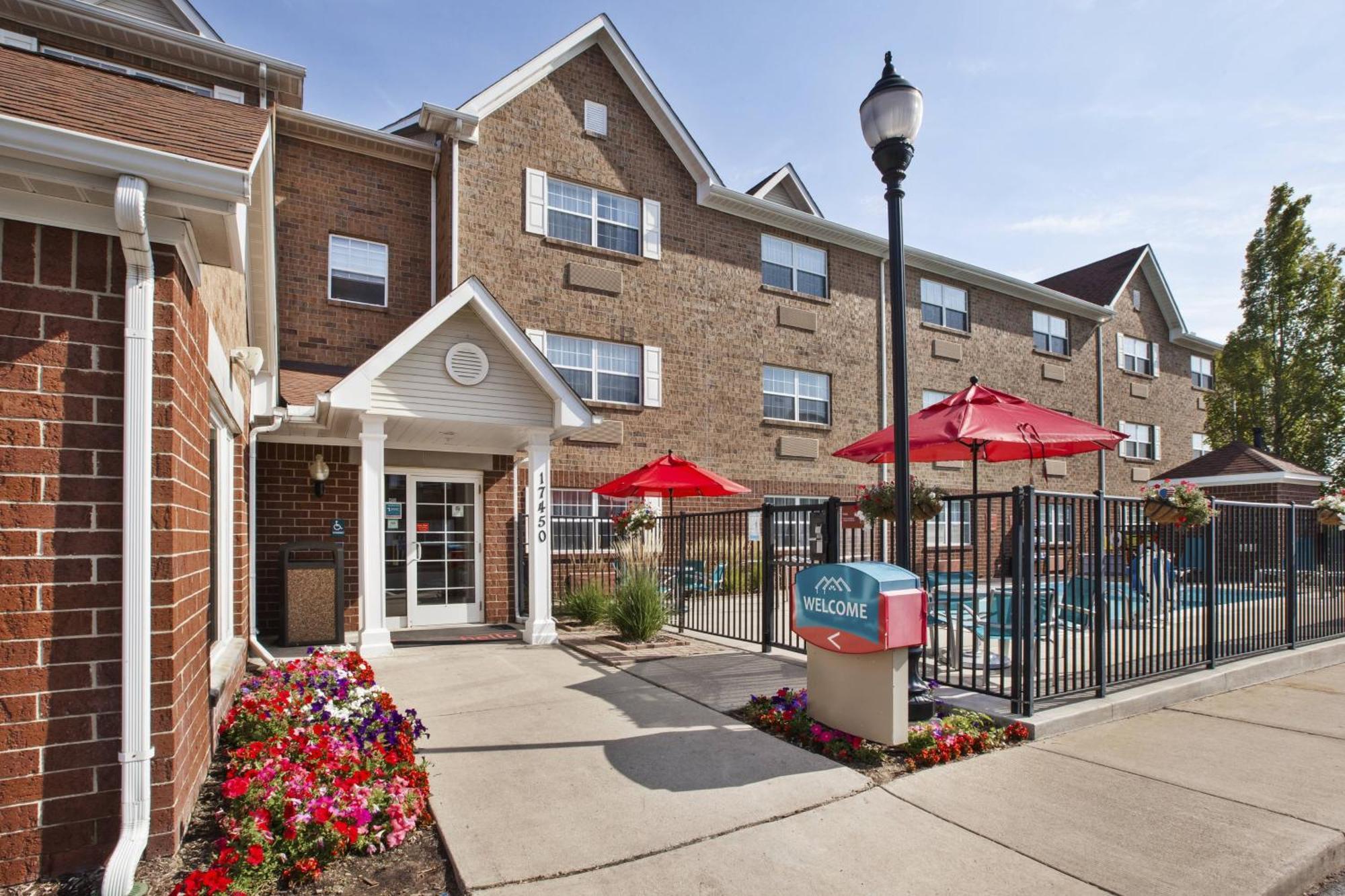 Towneplace Suites By Marriott Detroit Ливония Екстериор снимка