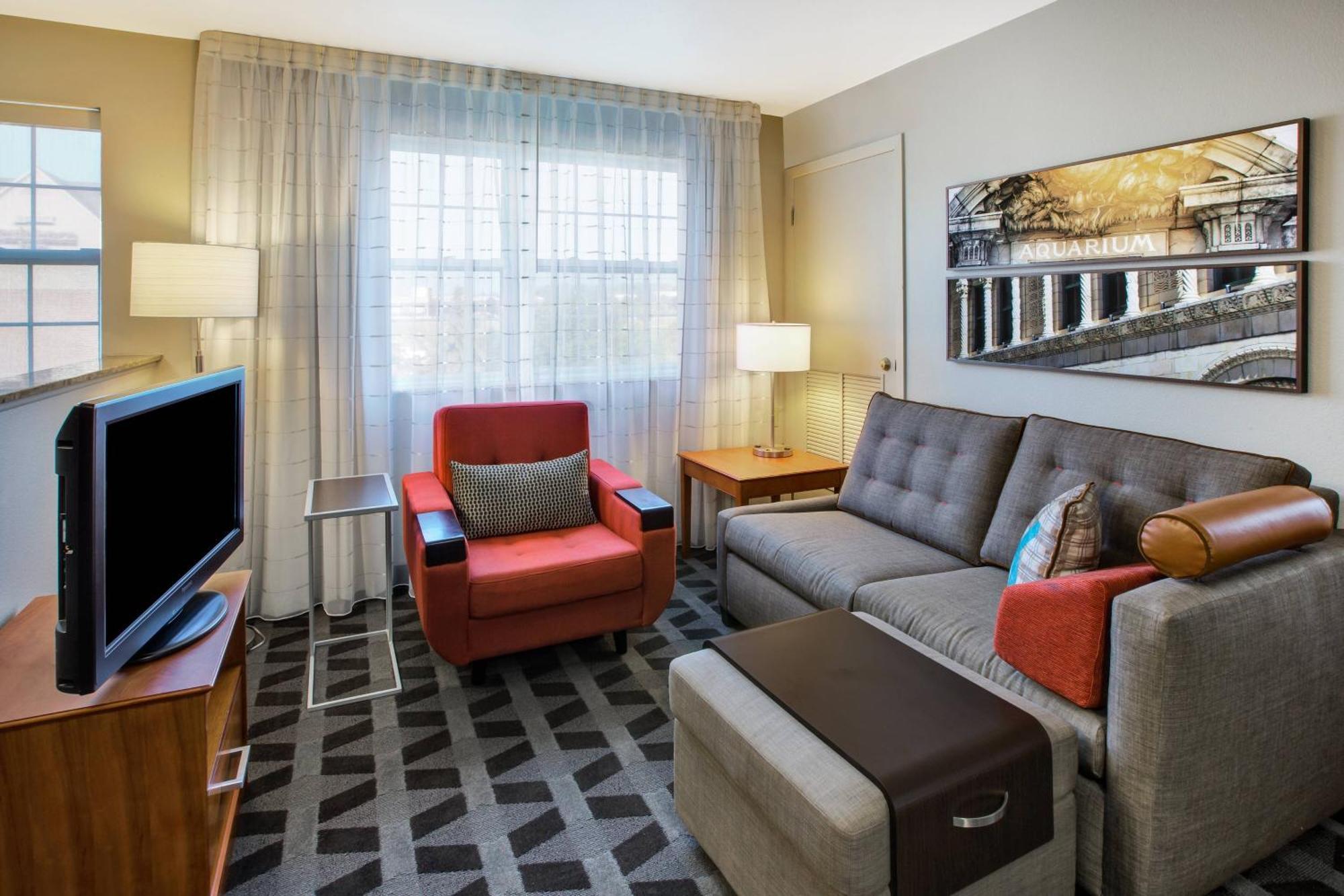 Towneplace Suites By Marriott Detroit Ливония Екстериор снимка