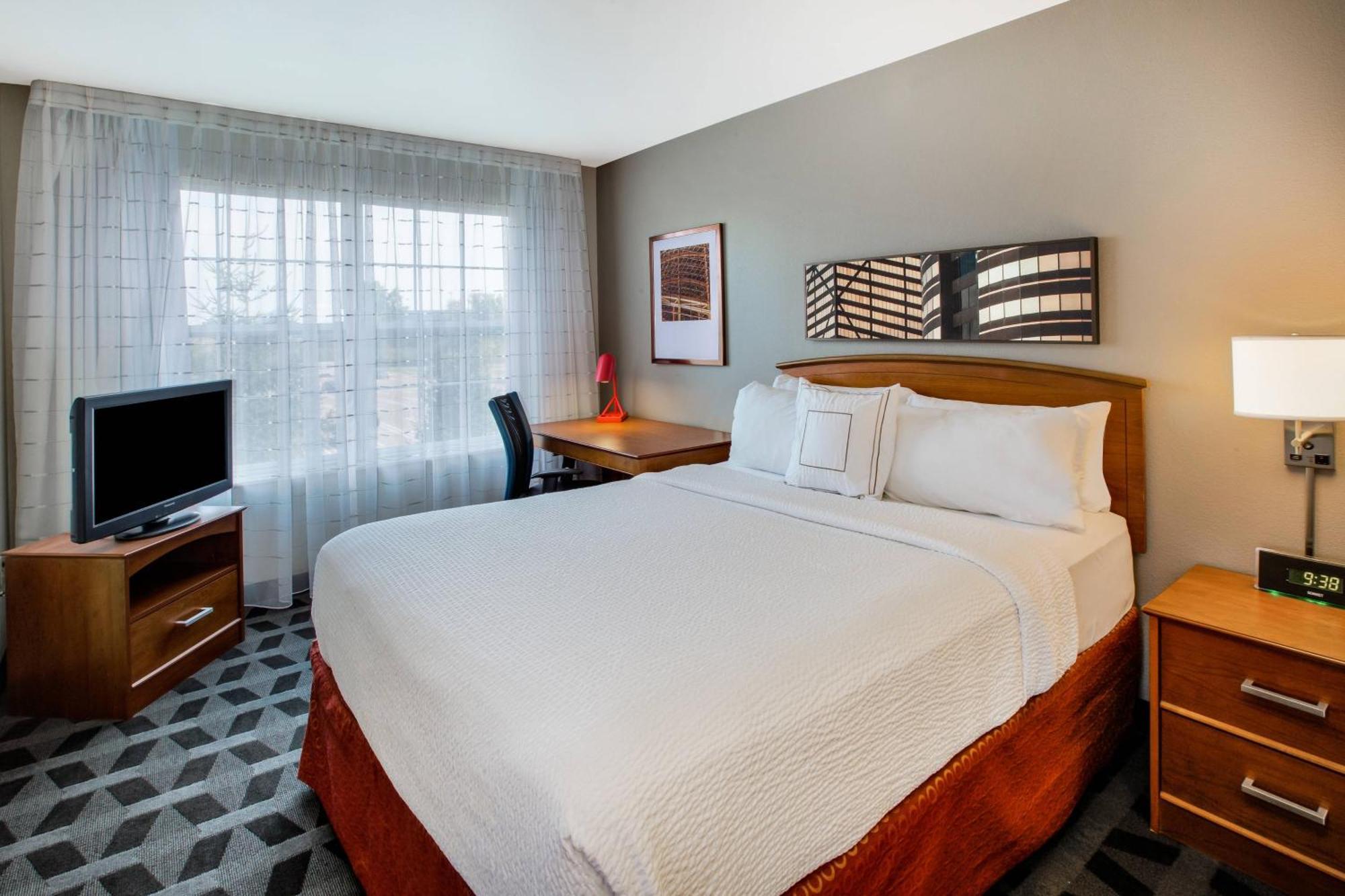 Towneplace Suites By Marriott Detroit Ливония Екстериор снимка