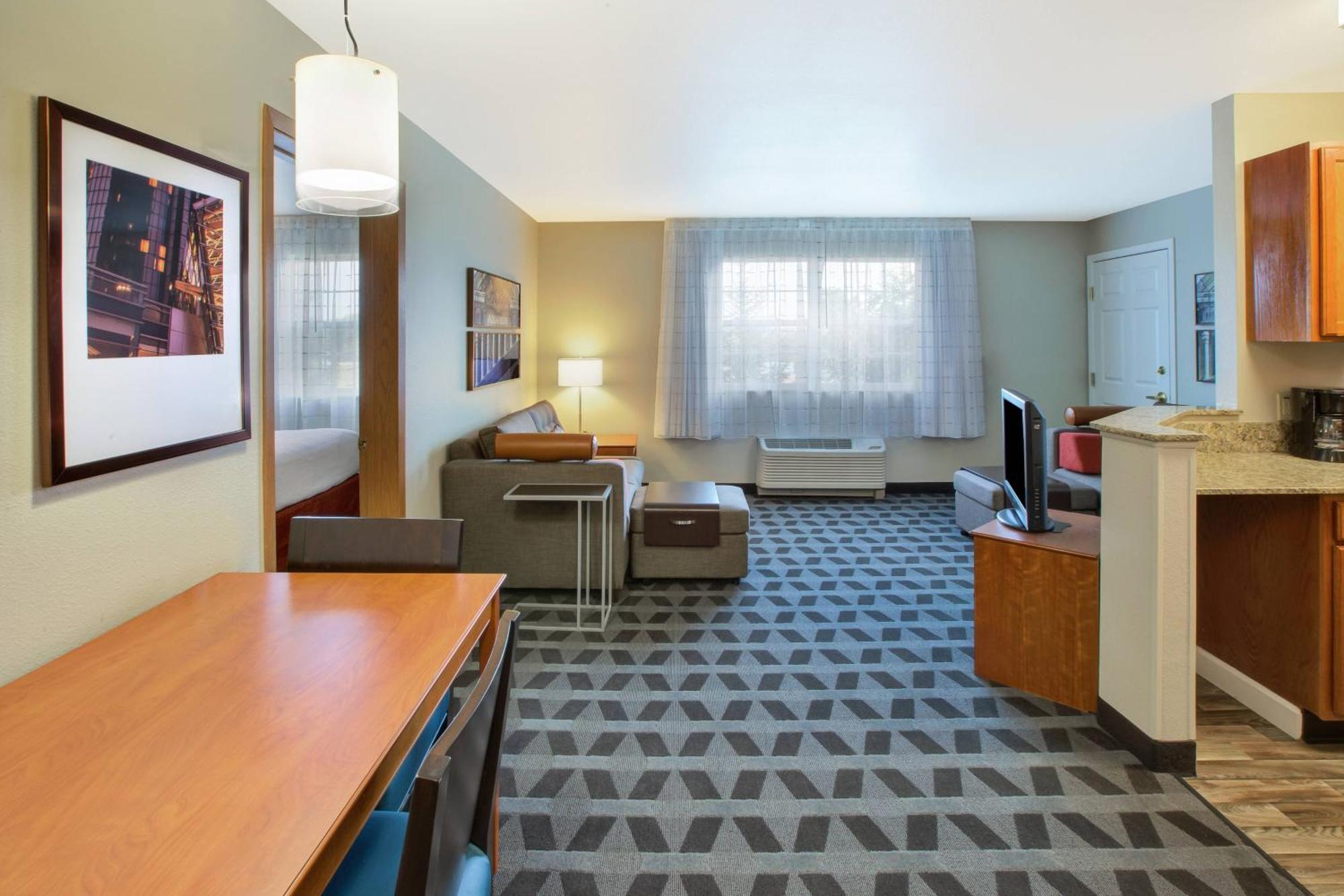 Towneplace Suites By Marriott Detroit Ливония Екстериор снимка