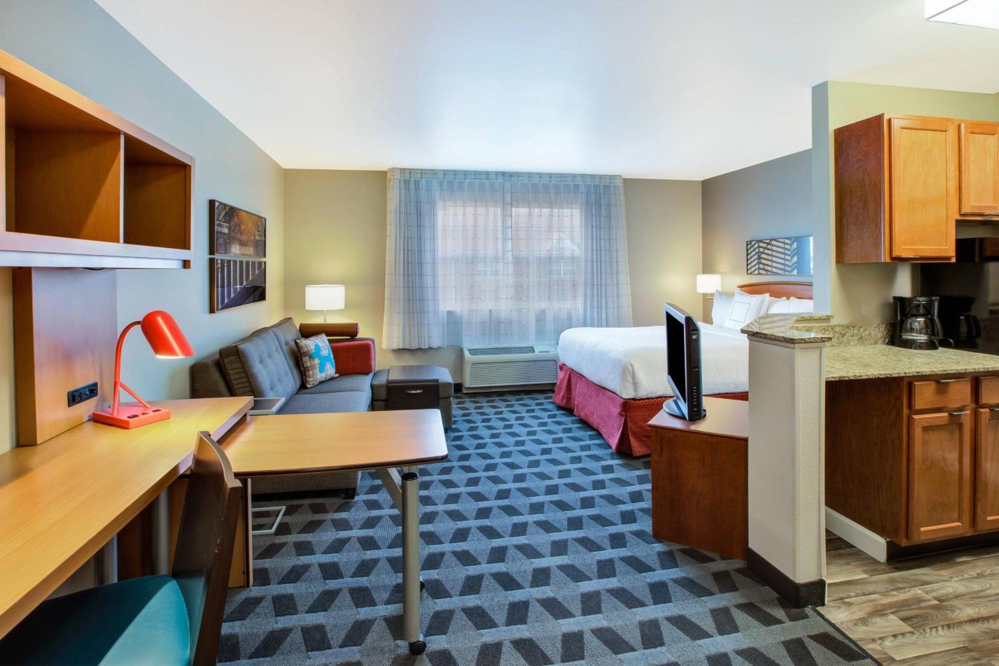 Towneplace Suites By Marriott Detroit Ливония Екстериор снимка