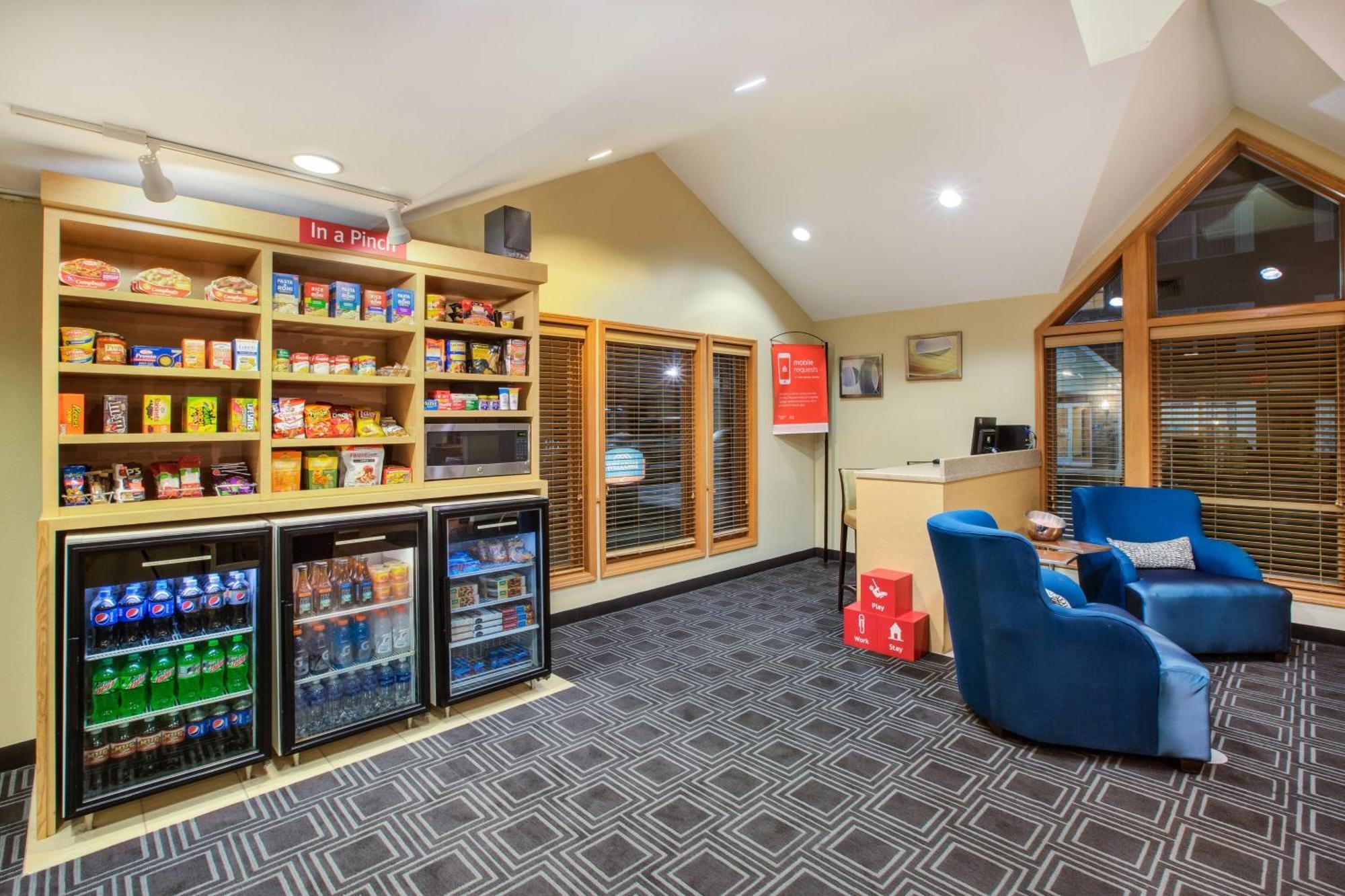 Towneplace Suites By Marriott Detroit Ливония Екстериор снимка