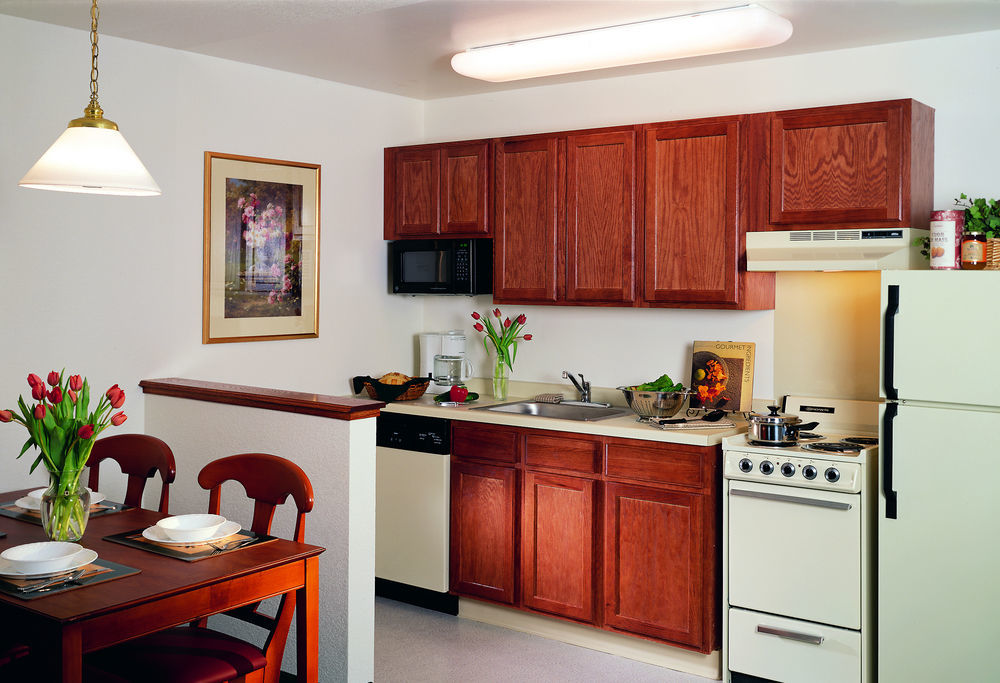 Towneplace Suites By Marriott Detroit Ливония Екстериор снимка