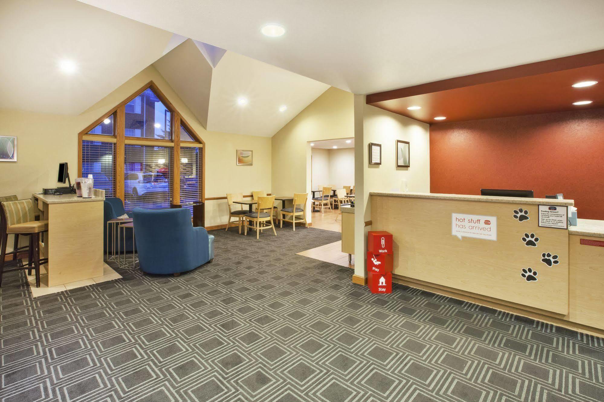 Towneplace Suites By Marriott Detroit Ливония Екстериор снимка